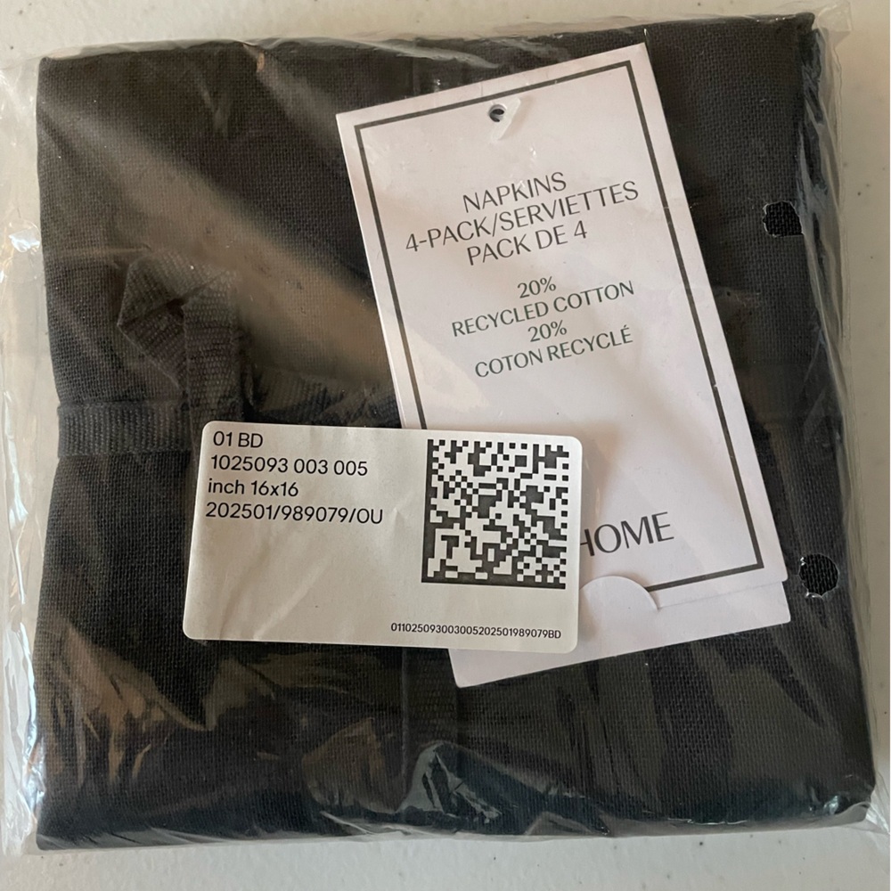 H&M 4 pack of Napkins in Black